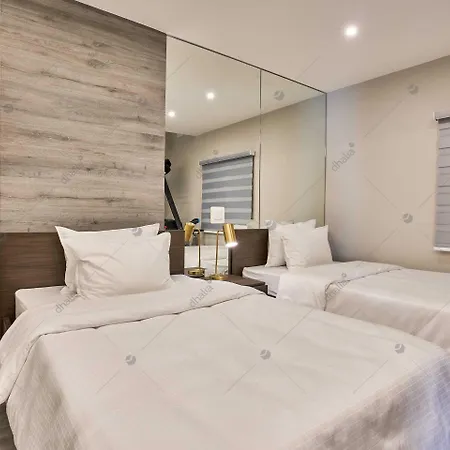 Luxury House With Pool-hosted By Sweetstay *